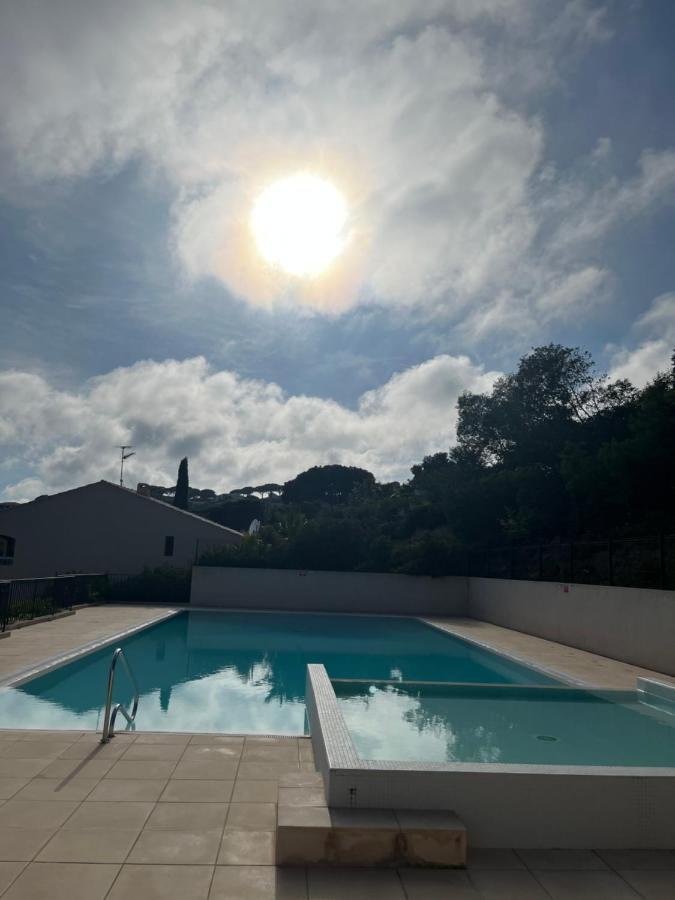 Appartement Vue Mer Avec Balcon Sainte-Maxime Bagian luar foto